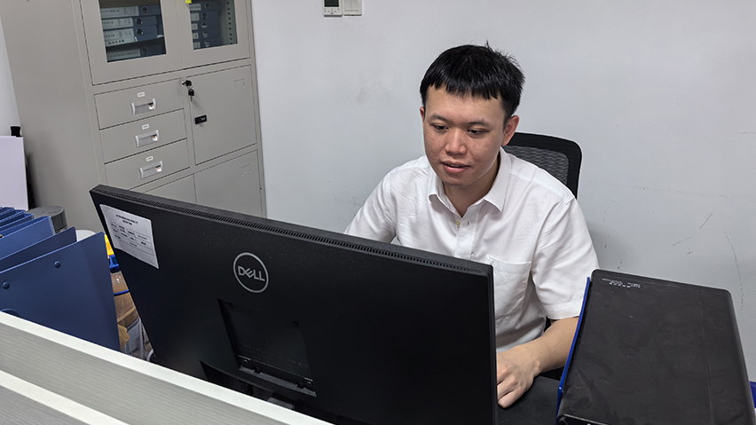 暂时厂房内，，，，，我们用11个月造出海内最大功率的氨氢能源发电机